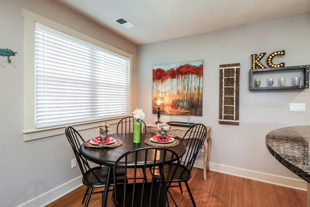 Villa Amazing Locale 2Kingbr 1Bth Kansas City Exterior foto