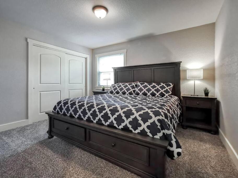 Villa Amazing Locale 2Kingbr 1Bth Kansas City Exterior foto