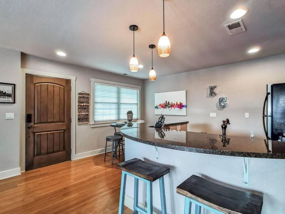 Villa Amazing Locale 2Kingbr 1Bth Kansas City Exterior foto