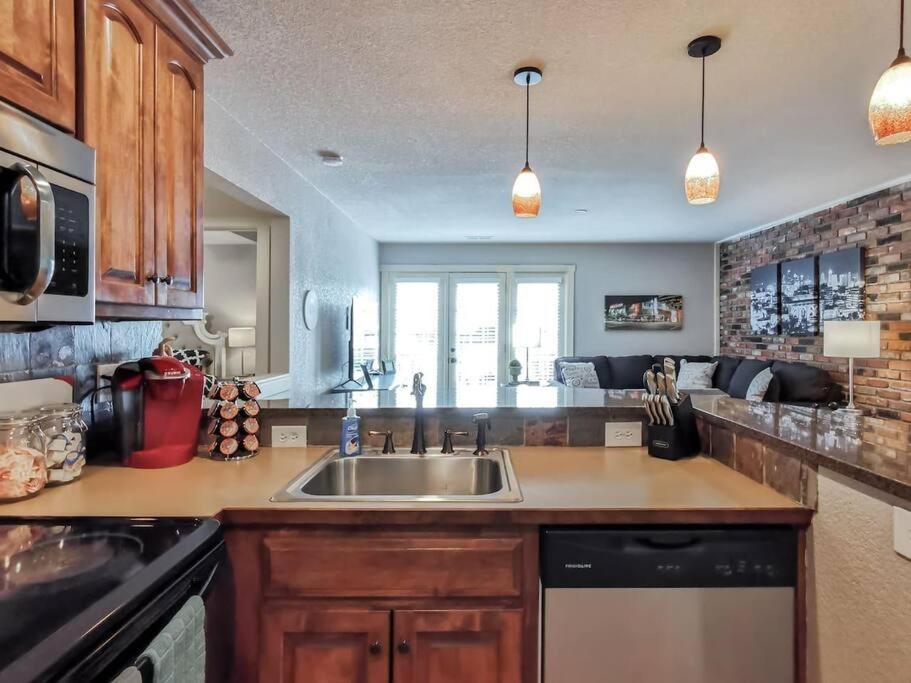 Villa Amazing Locale 2Kingbr 1Bth Kansas City Exterior foto