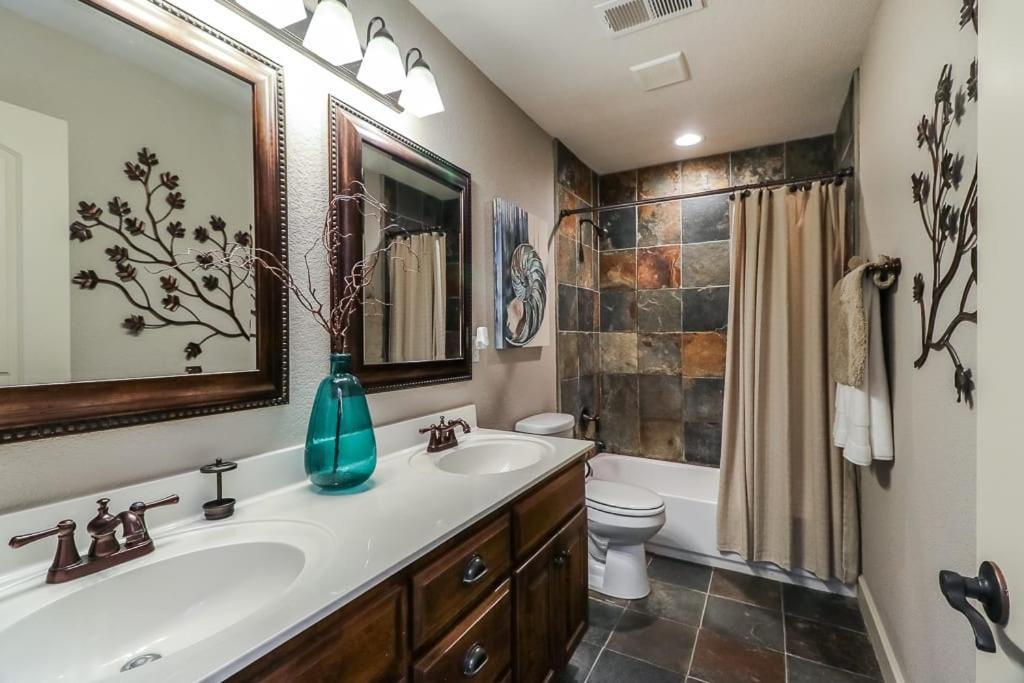 Villa Amazing Locale 2Kingbr 1Bth Kansas City Exterior foto